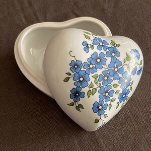 Heart-Shaped Ceramic Trinket Box with Blue Floral Pattern